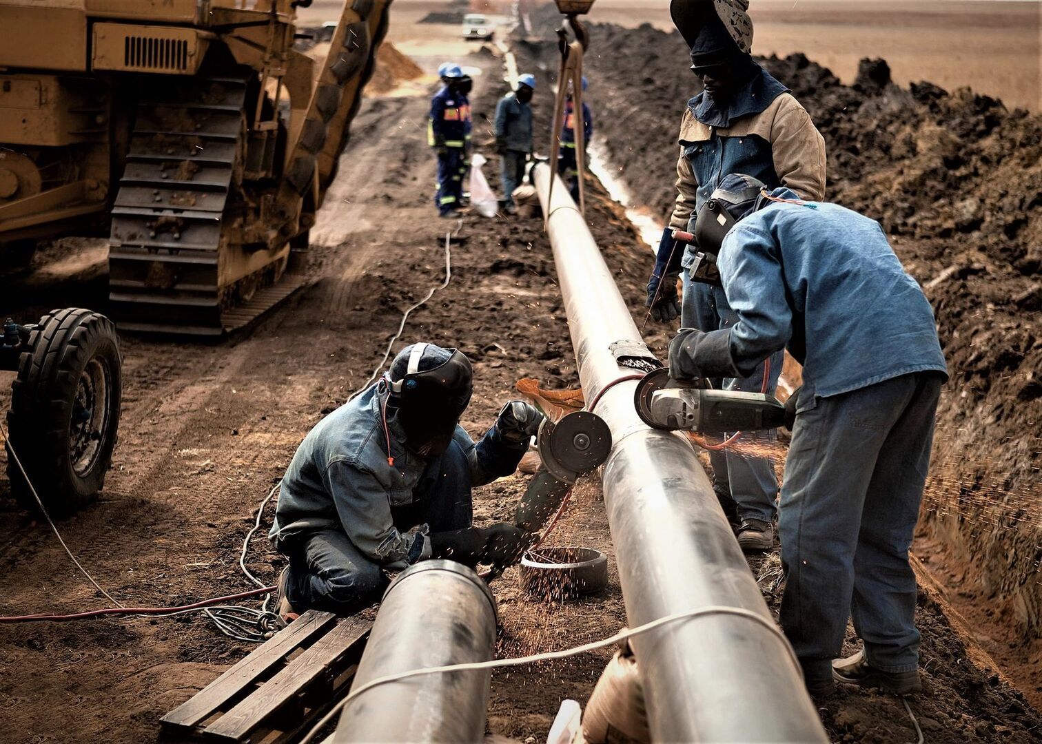 Монтаж наружного газопровода из стальных труб при надземной прокладке по территории агнкс