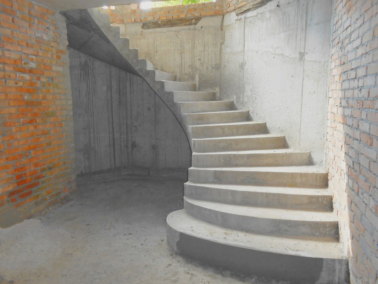 Монолитные лестницы в Бресте