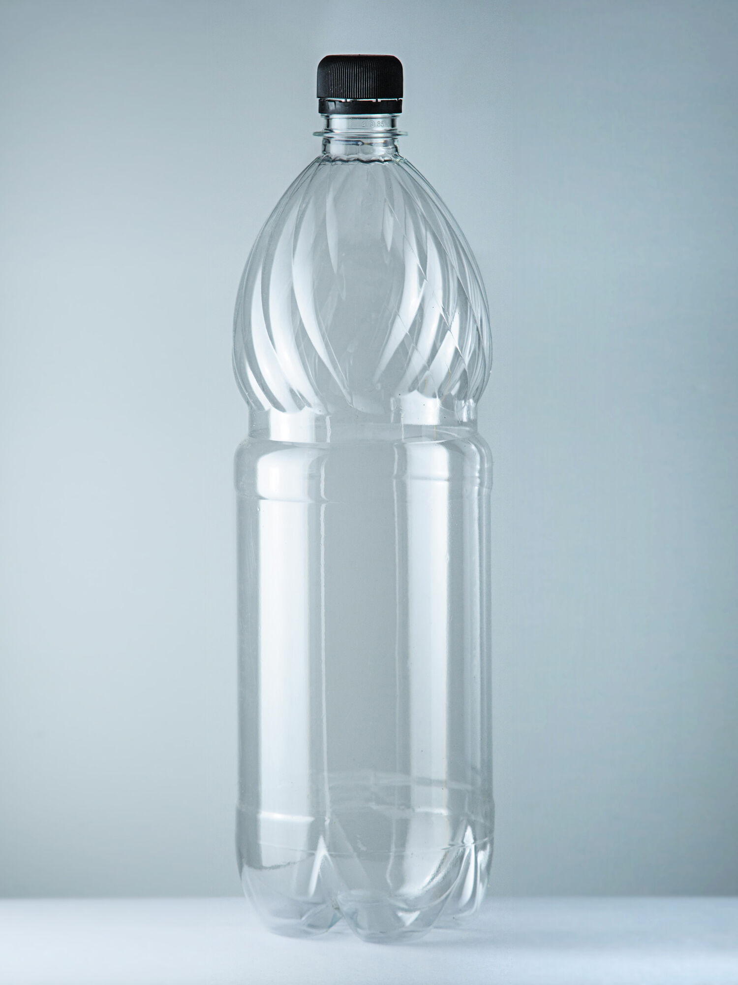 ПЭТ бутылка прозрачная 2 л Купол 28 мм