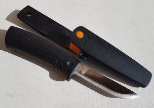 Нож FISKARS с точилкой 