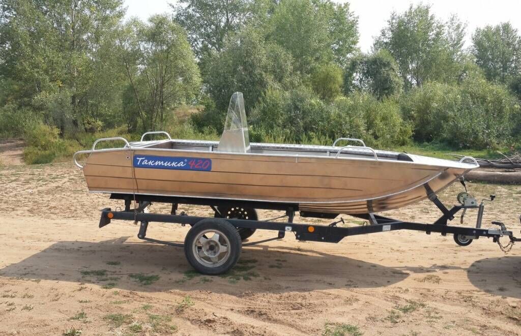 Лодка Тактика 420 P